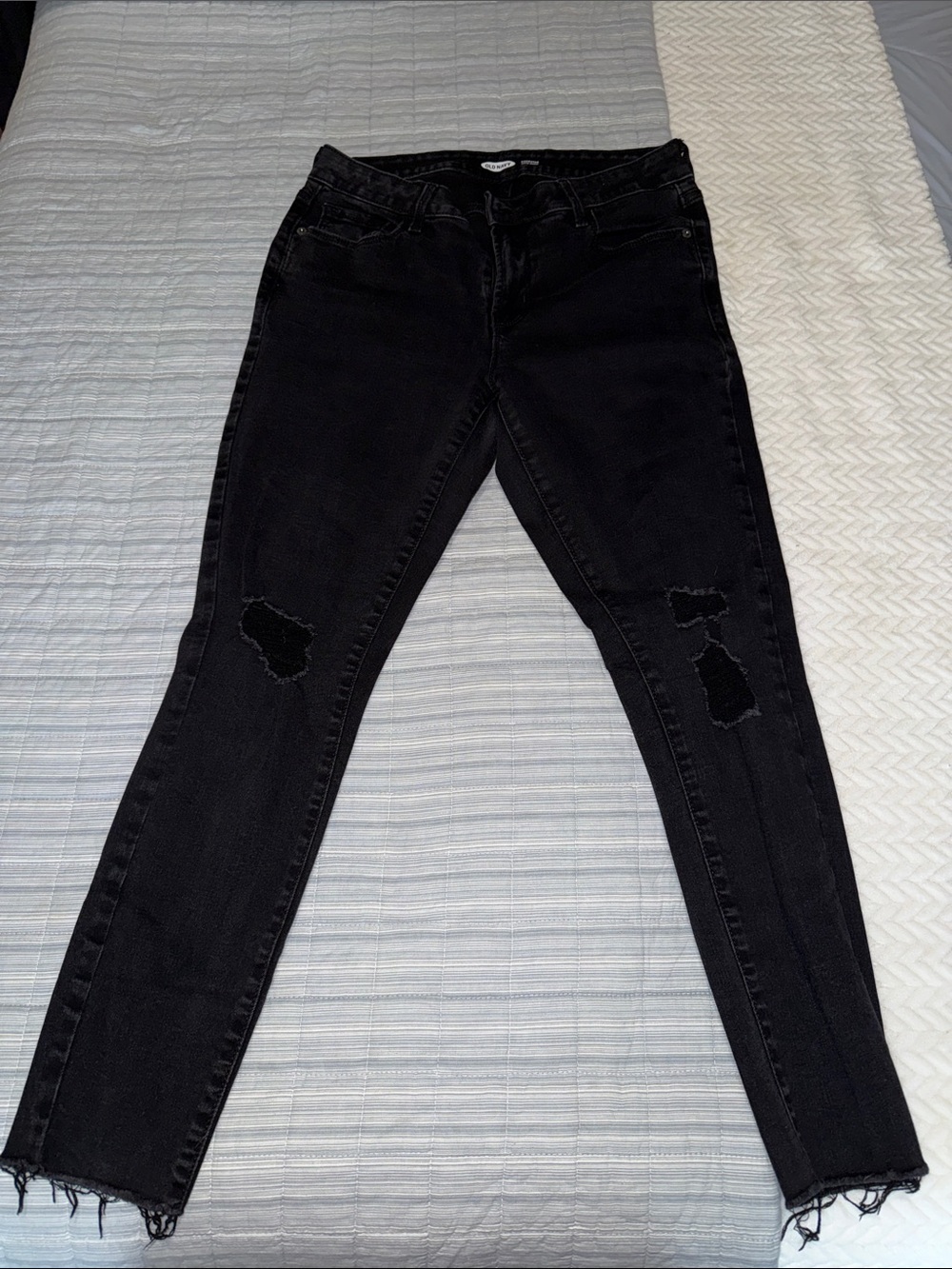 Black Distressed Women's Skinny Jeans